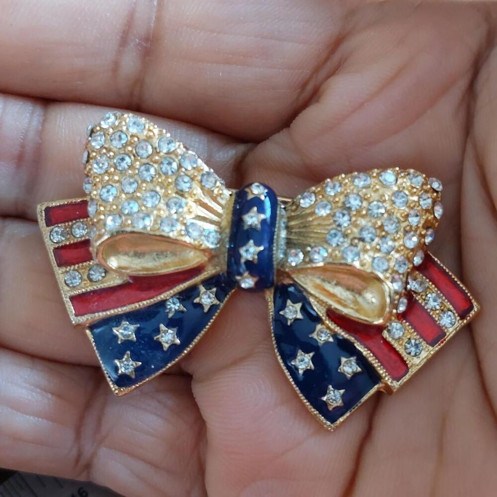 Vintage Sweet Romance USA Patriotic American flag bow brooch pin with red, white
